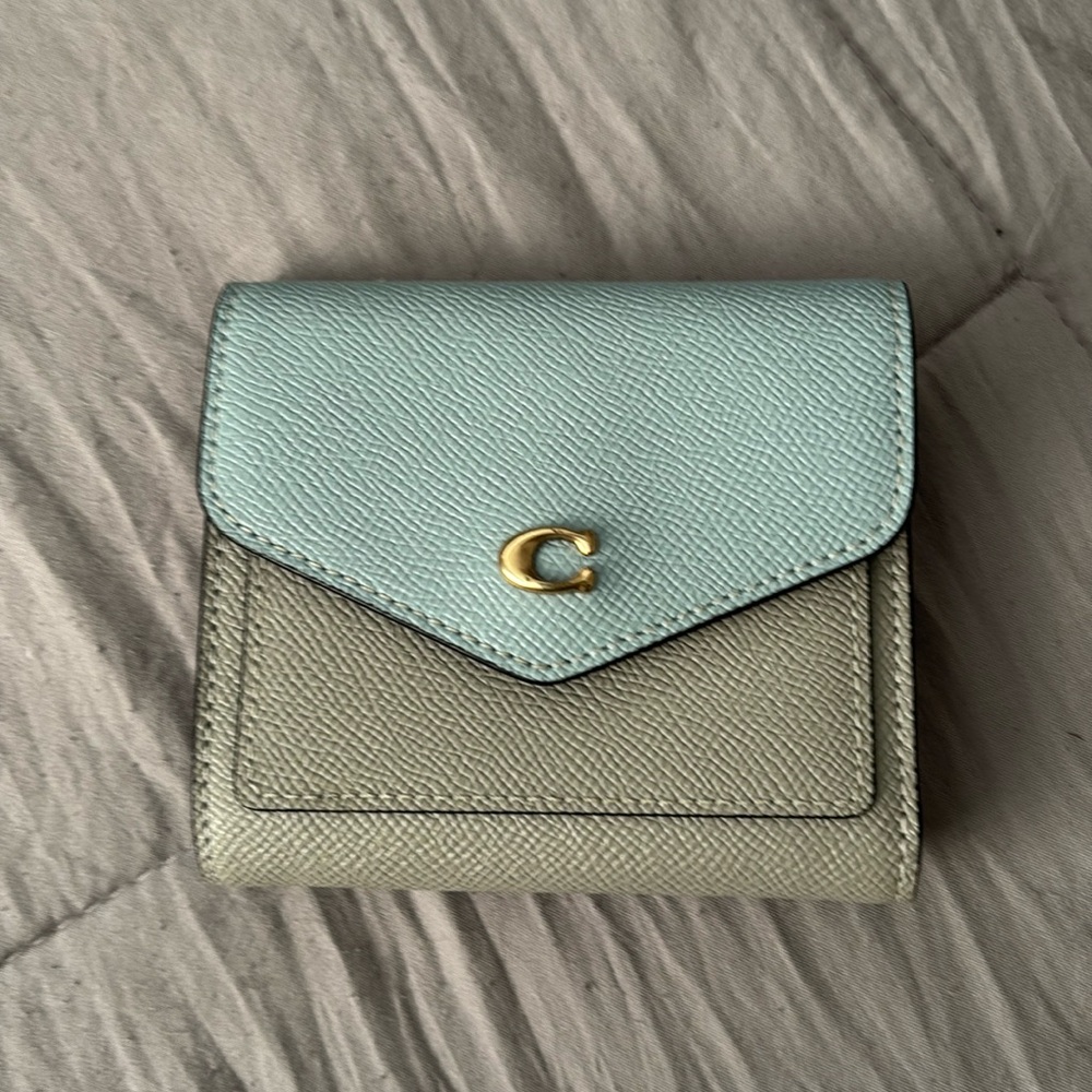 COACH Wyn Leather Colorblock Small Tri-Fold Wallet-Dove Grey Multi